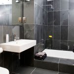 a4fdd4087ea939b5fd95c4dcab4e87fe–grey-slate-bathroom-slate-tile-bathrooms