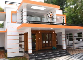 Athani, 8.5 cents plot and 2600 square feet beautiful house