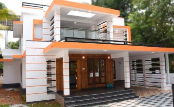 Athani, 8.5 cents plot and 2600 square feet beautiful house